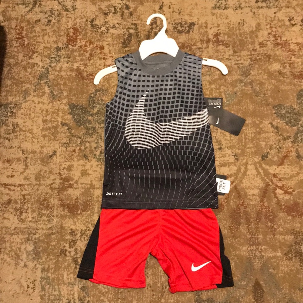 NWT Nike boys 2-piece set, size x-small (4)